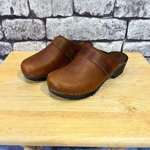 Chilis Brown Slip On Clogs Size 7